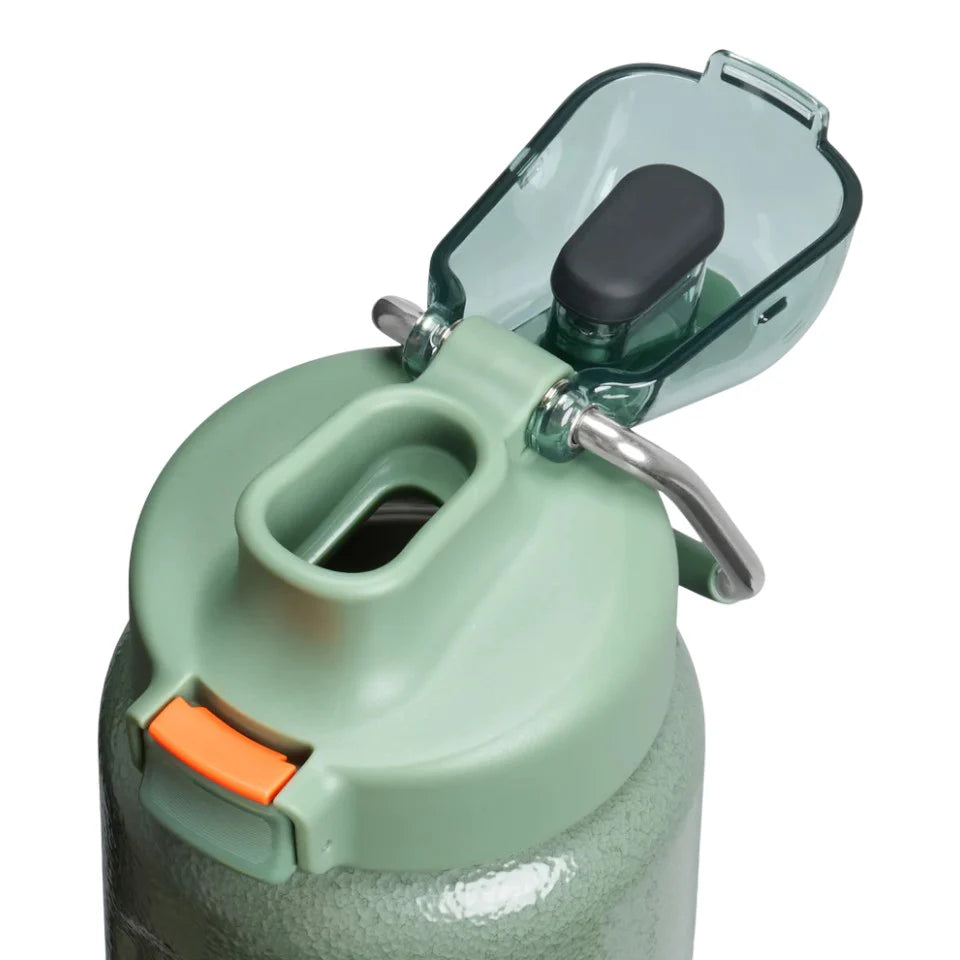 Stanley Classic Wellspring Bottle 0.7L, Water Bottles, - Outdoor Kuwait