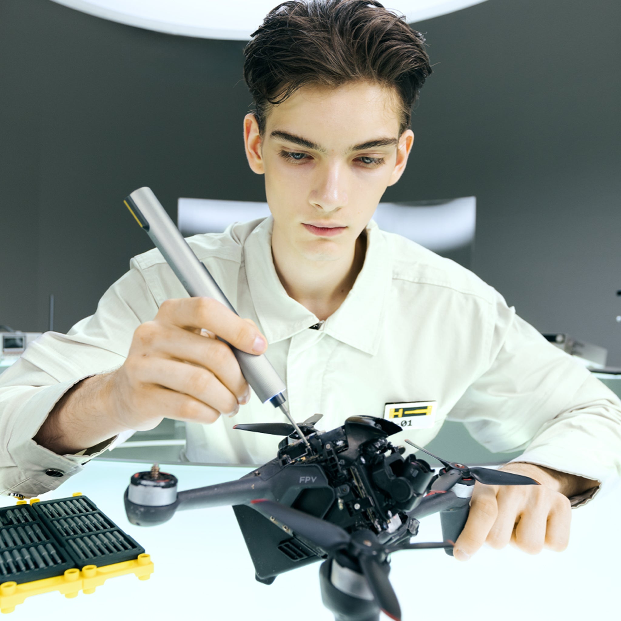 https://cdn.shopify.com/s/files/1/0571/2252/1294/files/Snapbloq_A01_precision_screwdriver_03.jpg?v=1744280592